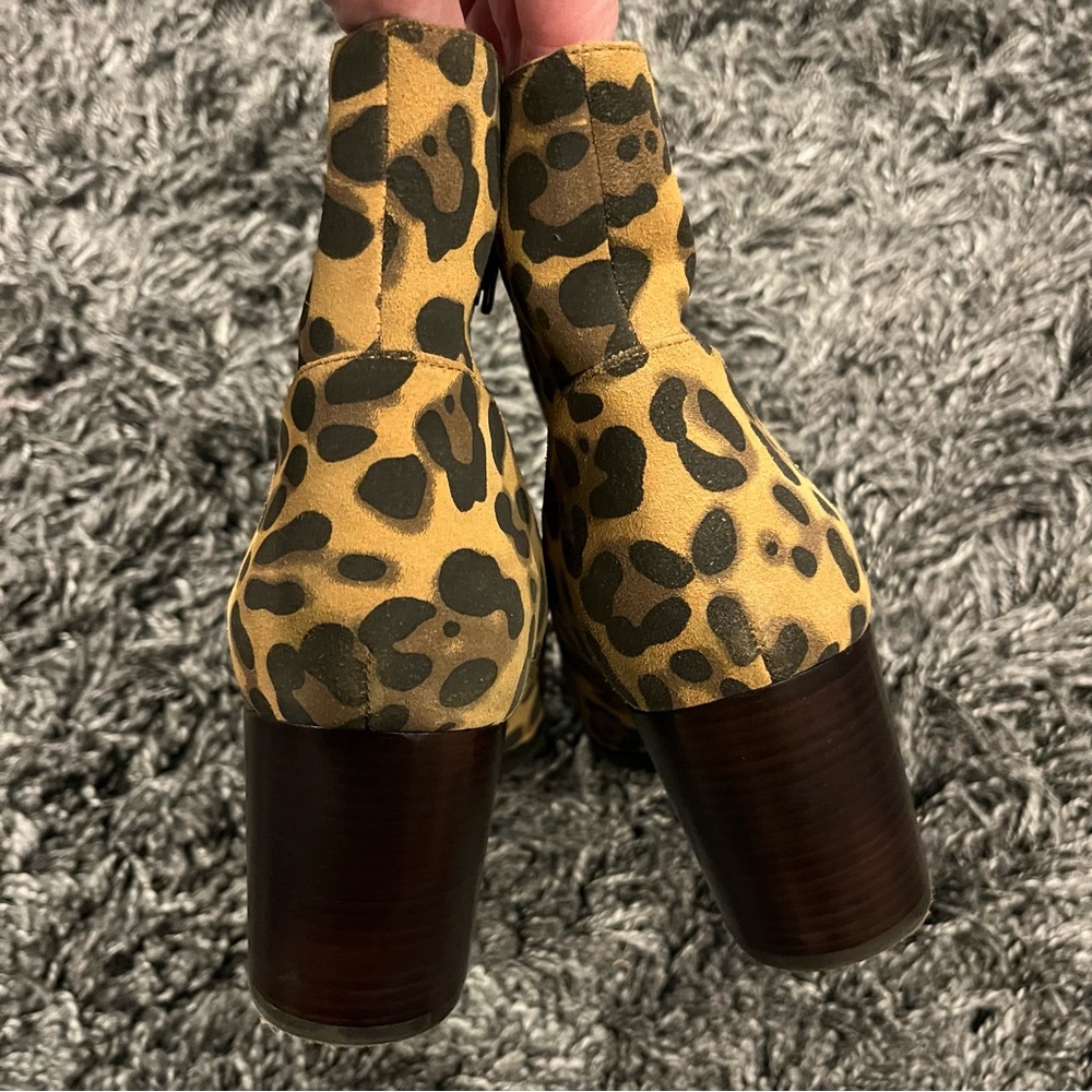 🌺NWT BLONDO LEOPARD PRINTED BLOCK HEELS SIZE 9🌺 - Picture 5 of 9